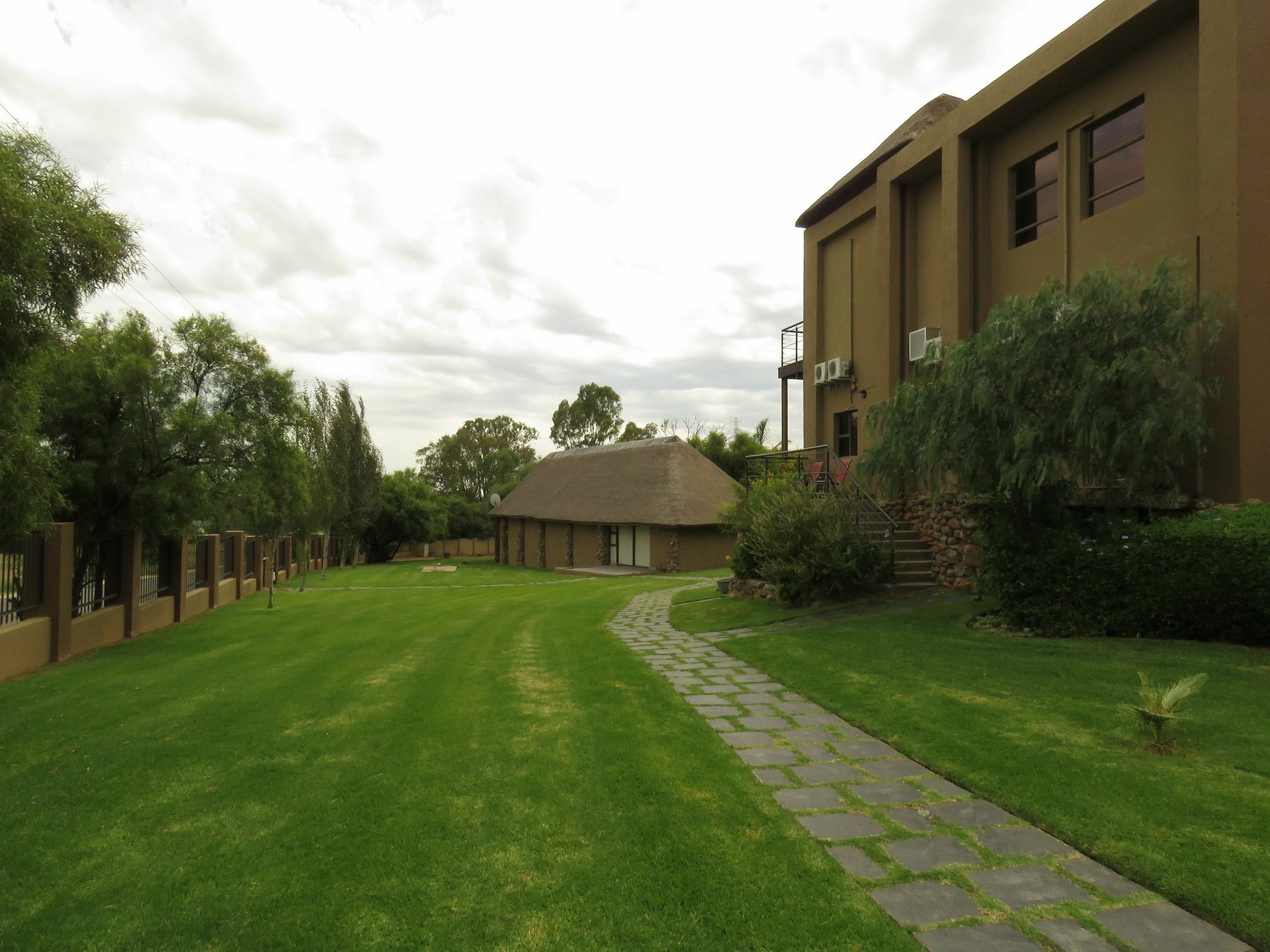 Elrido Guest Lodge Bloemfontein Bagian luar foto